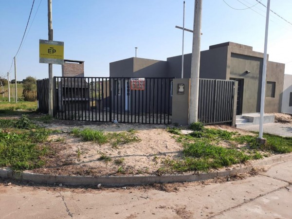 Hermosa casa en venta, 2 dormitorios Barrio Los Lapachos 