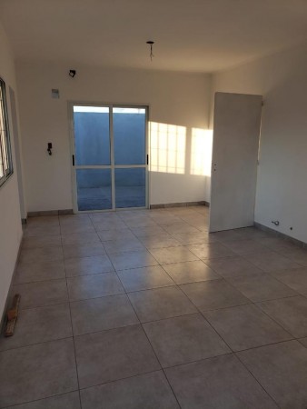 Hermosa casa en venta, 2 dormitorios Barrio Los Lapachos 