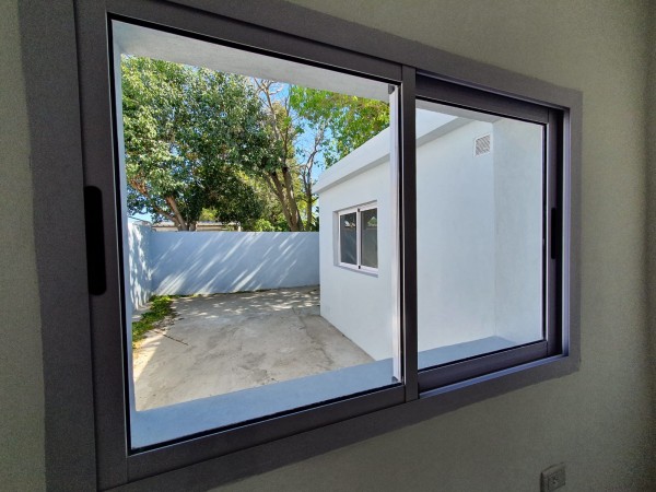 Vendo excelente casa a estrenar, calle Yapeyú 