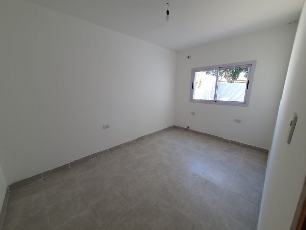 Vendo excelente casa a estrenar, calle Yapeyú 