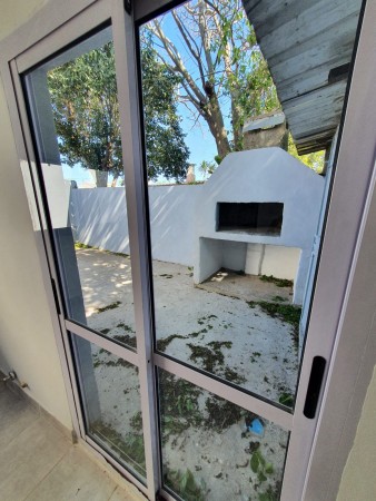 Vendo excelente casa a estrenar, calle Yapeyú 