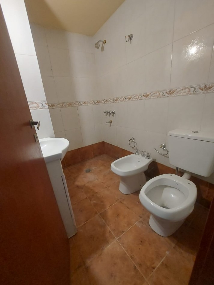 Atencion Inversores, excelente departamento centrico - Vendo