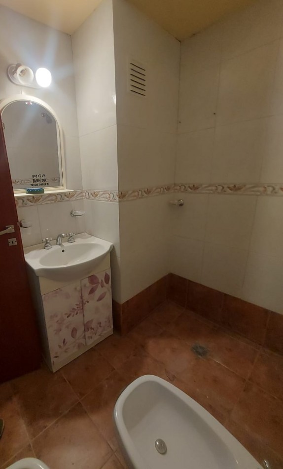 Atencion Inversores, excelente departamento centrico - Vendo