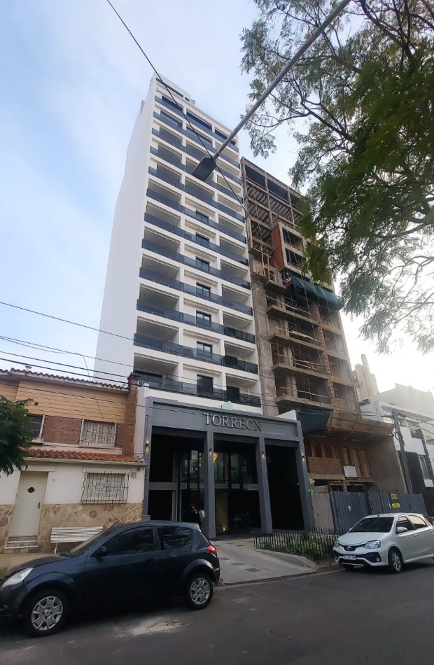 SE VENDE PISO 3 HABITACIONES CON VISTA AL RIO, CALIDAD TORREON