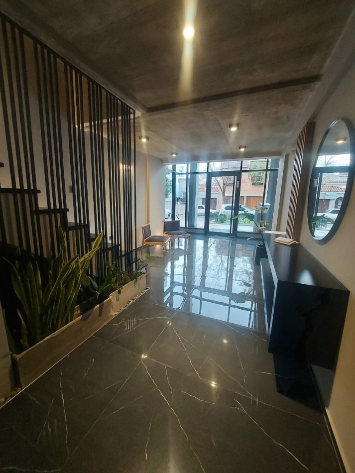 SE VENDE PISO 3 HABITACIONES CON VISTA AL RIO, CALIDAD TORREON