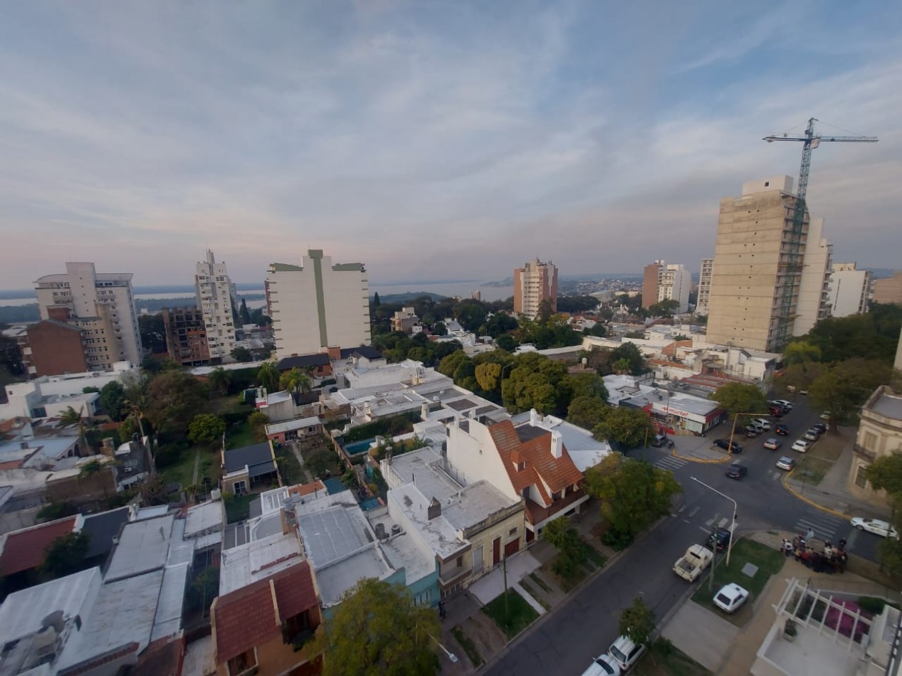 SE VENDE PISO 3 HABITACIONES CON VISTA AL RIO, CALIDAD TORREON