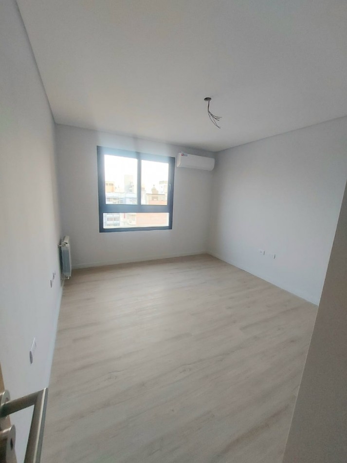 SE VENDE PISO 3 HABITACIONES CON VISTA AL RIO, CALIDAD TORREON