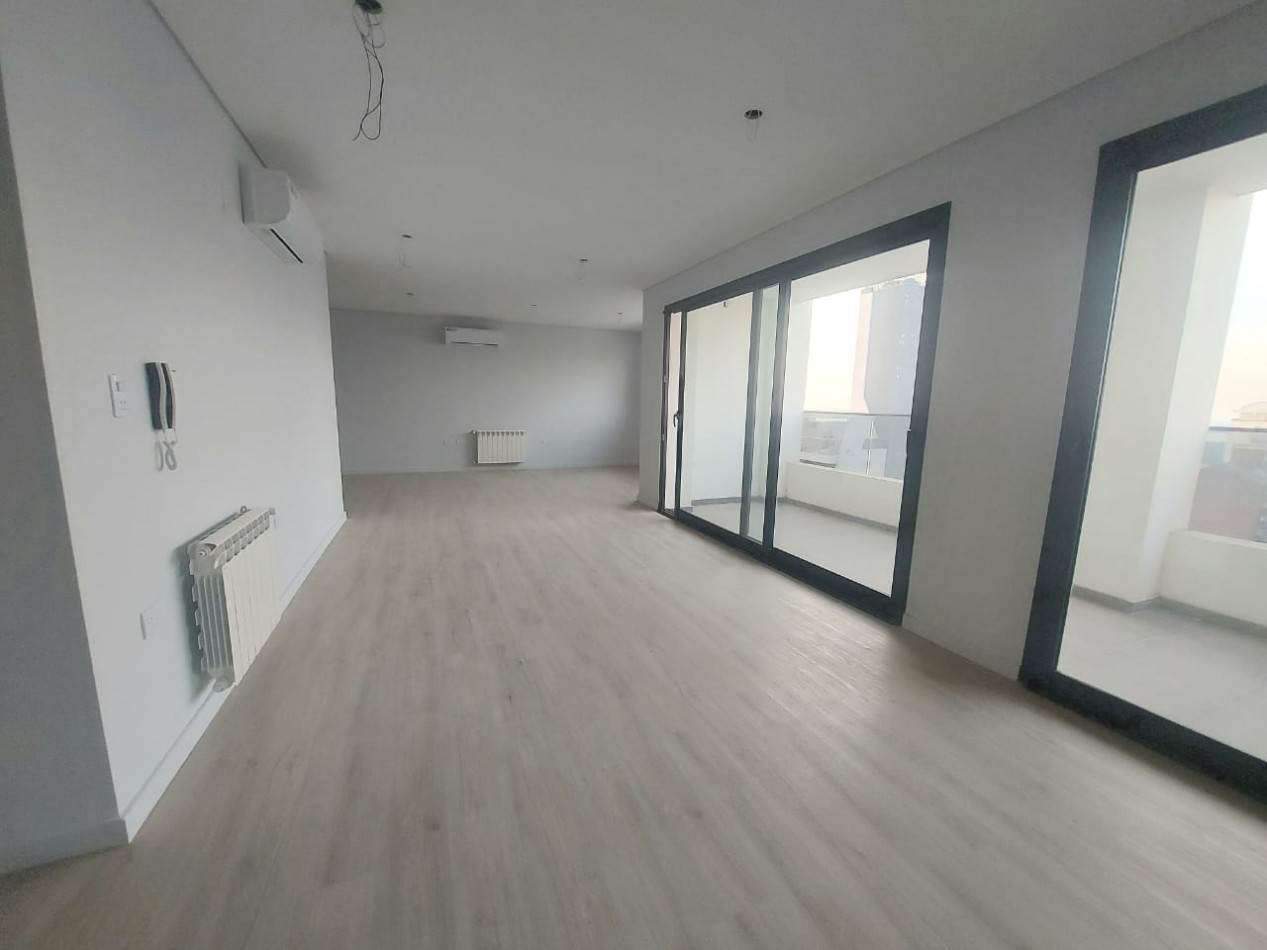 SE VENDE PISO 3 HABITACIONES CON VISTA AL RIO, CALIDAD TORREON