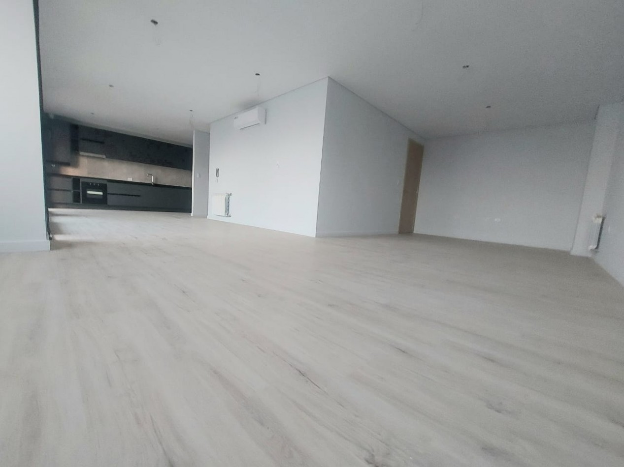 SE VENDE PISO 3 HABITACIONES CON VISTA AL RIO, CALIDAD TORREON