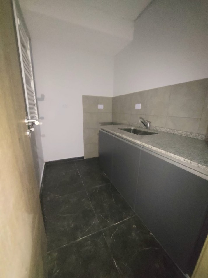 SE VENDE PISO 3 HABITACIONES CON VISTA AL RIO, CALIDAD TORREON