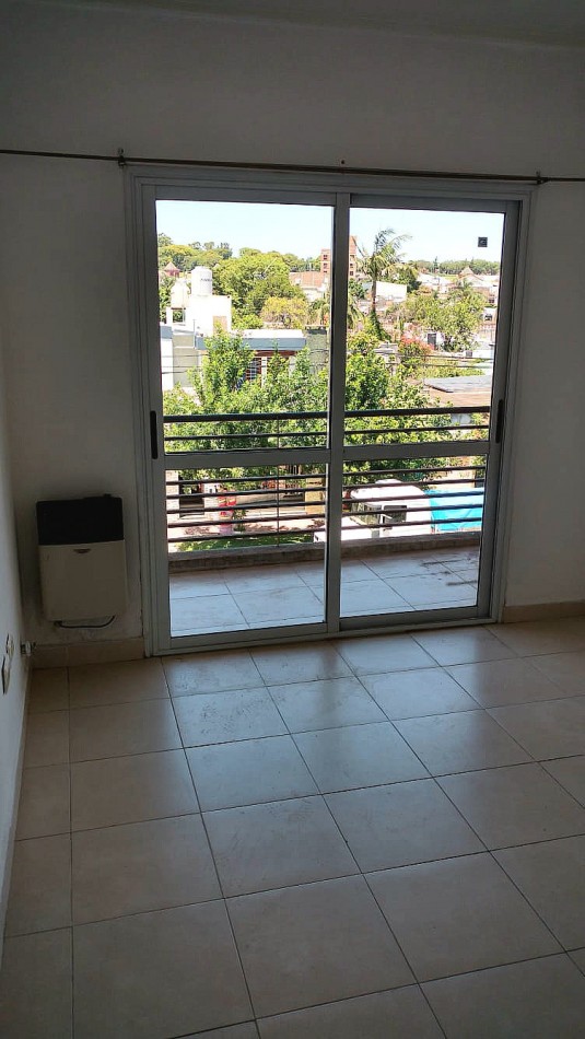 E vende: Departamento 2 dormitorios, alquilado.