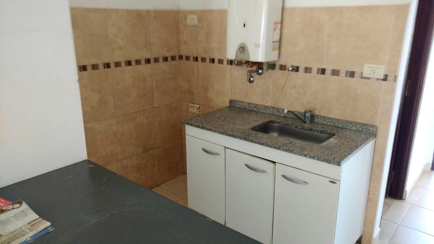 E vende: Departamento 2 dormitorios, alquilado.