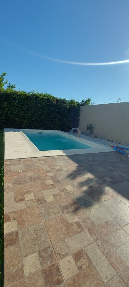 VENDO CASA 2 DORMITORIOS, PATIO VERDE, PILETA, ORO VERDE 