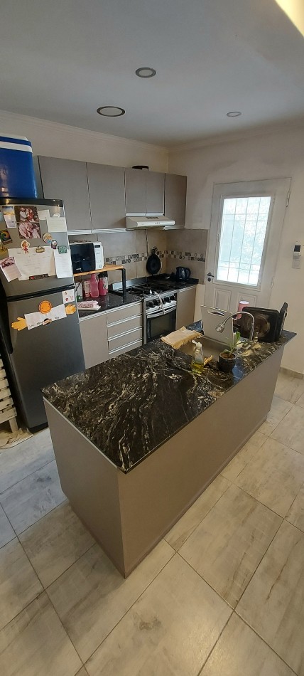 VENDO CASA 2 DORMITORIOS, PATIO VERDE, PILETA, ORO VERDE 