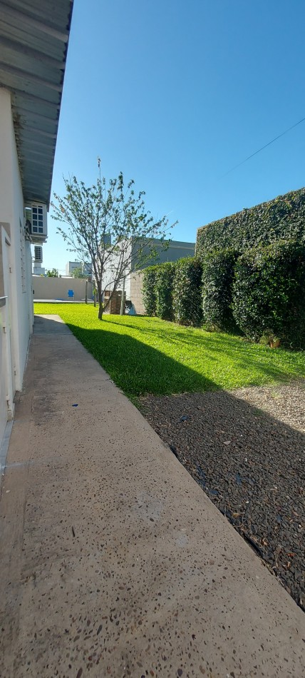 VENDO CASA 2 DORMITORIOS, PATIO VERDE, PILETA, ORO VERDE 