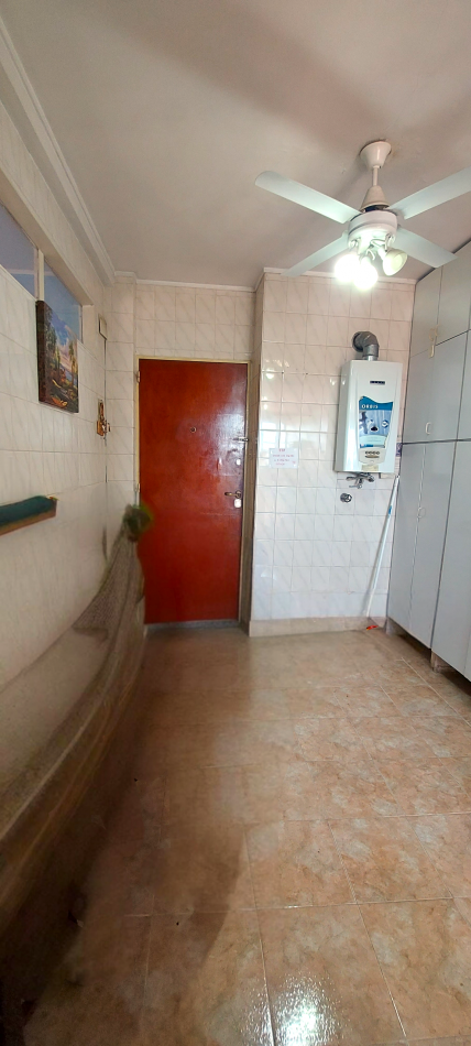 Pellegrini 194. Departamento centrico 2 d y cochera 