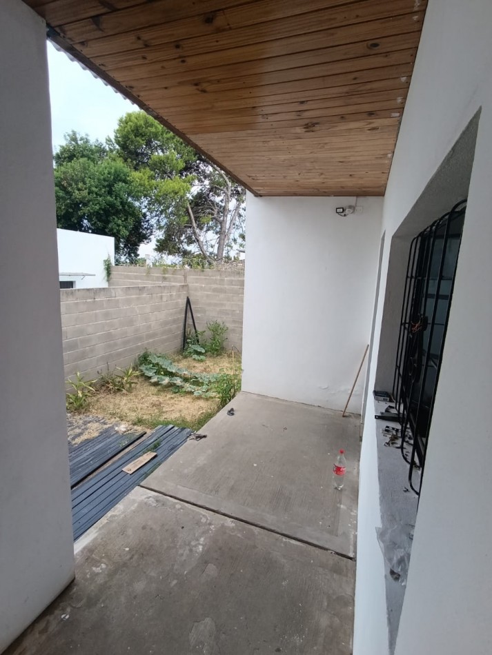 Se alquila casa interna 2 dormitorios, Sud America casi Don Bosco