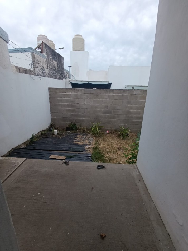 Se alquila casa interna 2 dormitorios, Sud America casi Don Bosco