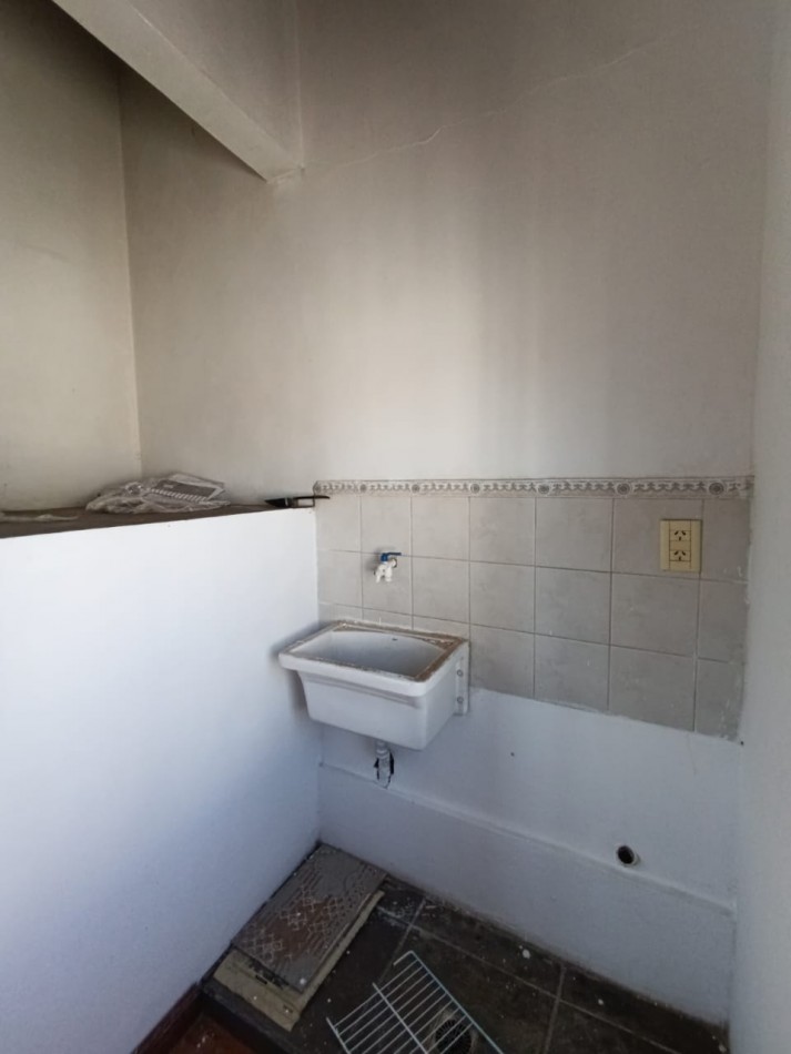Alquiler casa Dos Dormitorios Sarobe a mts de Av. Ramirez Parana