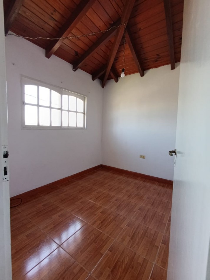 Alquiler casa Dos Dormitorios Sarobe a mts de Av. Ramirez Parana