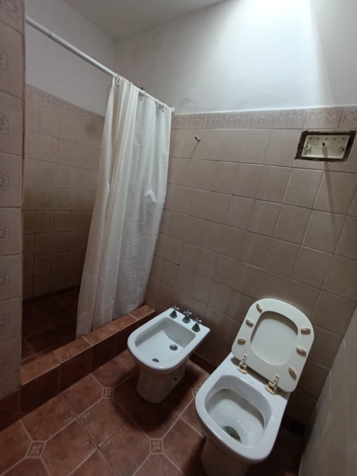 Alquiler casa Dos Dormitorios Sarobe a mts de Av. Ramirez Parana