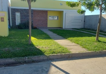 VENDO CASA 2 DORMITORIOS, PATIO VERDE, PILETA, ORO VERDE 